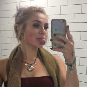 Meet your Posher, Lily